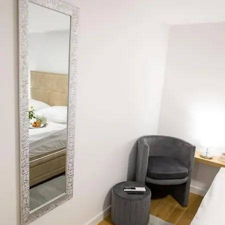 Апартаменты Apartment-krzelj-suite Сплит